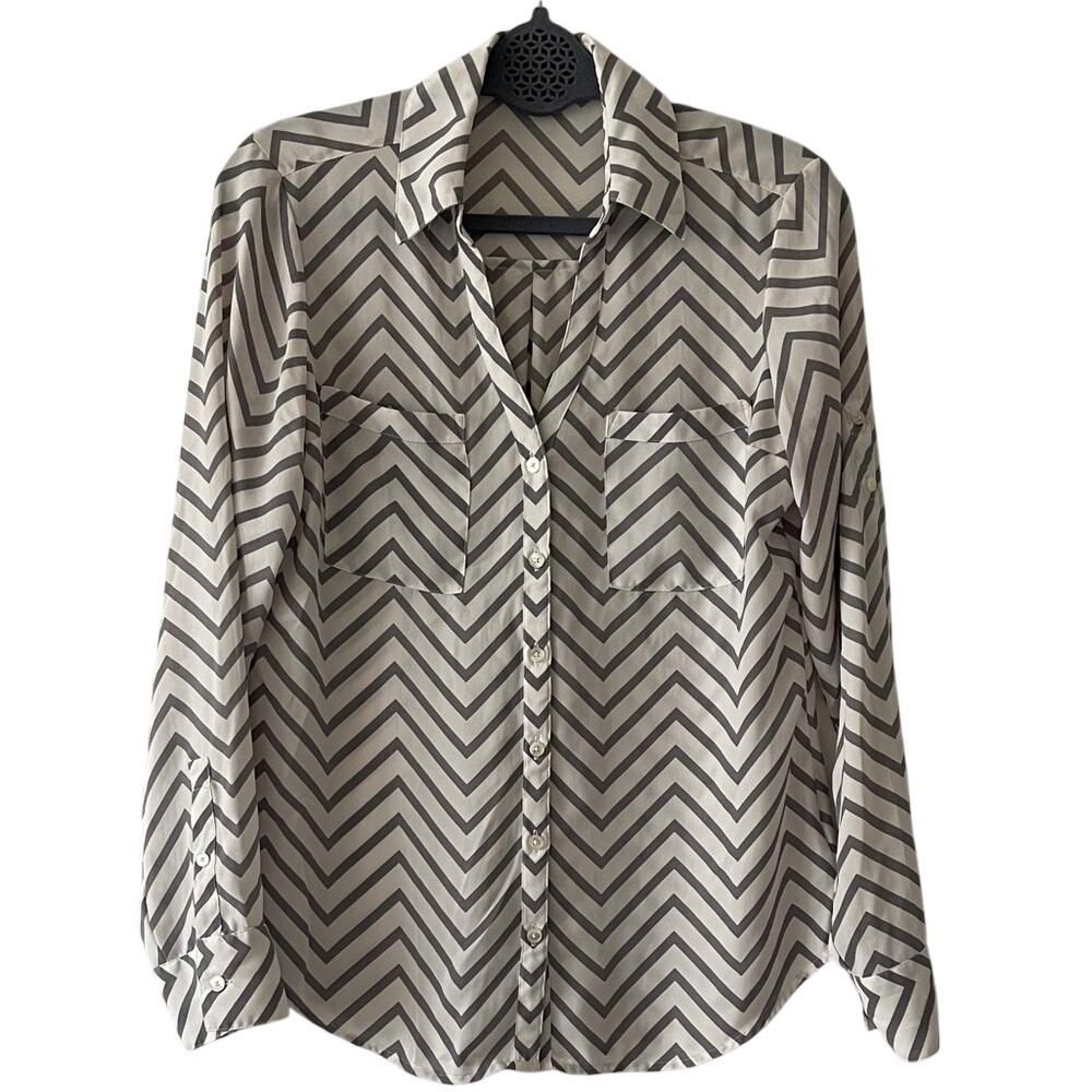 Express The Portofino Shirt Chevron Button-Up Blouse in Gray and White Small